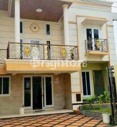 Rumah 2 lantai di Renon, parkir muat 2 mobil 1