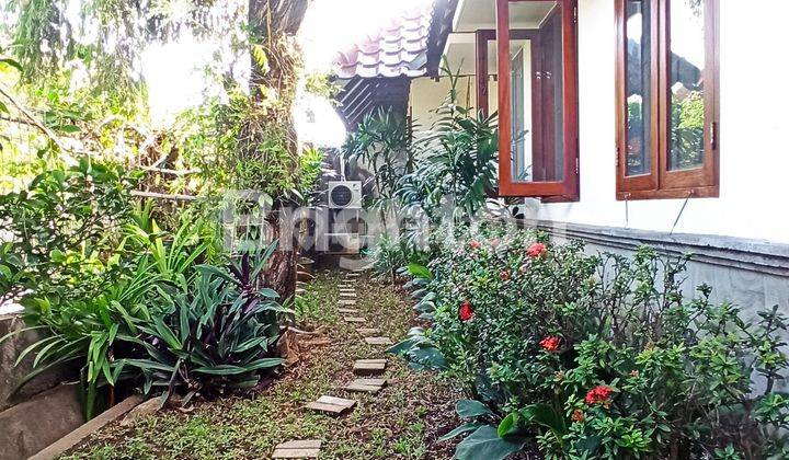 Rumah 1 lantai dengan halaman di Renon 2