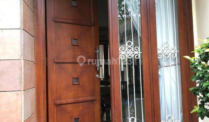 Rumah Dijual Cepat Pejaten Full Furnished Jakarta Selatan Kolam Renang Pool 2