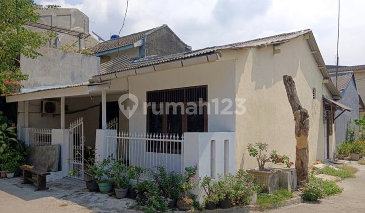 Rumah Hoek Dijual di Taman Wisma Asri Bekasi
