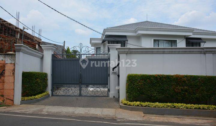 Rumah Mewah Dengan Kolam Renang Swimming Pool Jakarta Selatan 1