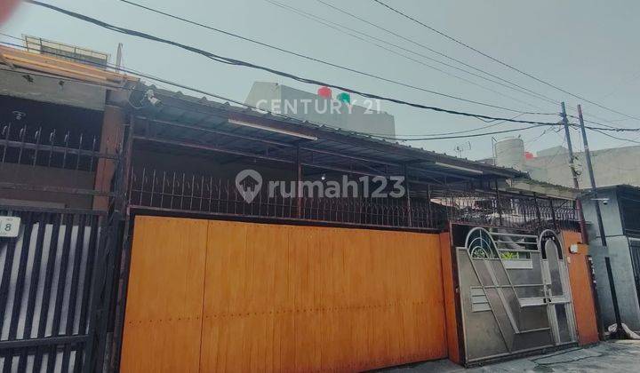 Rumah Strategis Bebas Banjir Lokasi Taman Kota Jakarta Barat  1