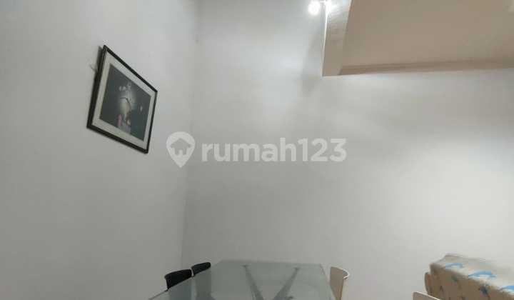 Dijual Rumah Lokasi Strategis Dekat Stasiun Kereta di Taman Kota Jakarta Barat  2
