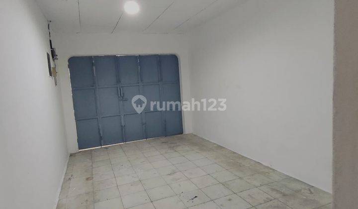 Dijual Cepat Rumah Strategis Area Taman Kota Jakarta Barat Dekat Stasiun Kereta 2