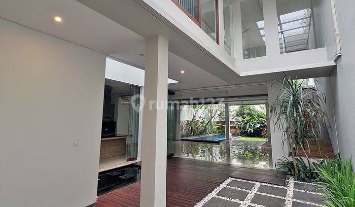 Dijual Rumah Konsep Tropis di Kemang Jakarta Private Pool  2