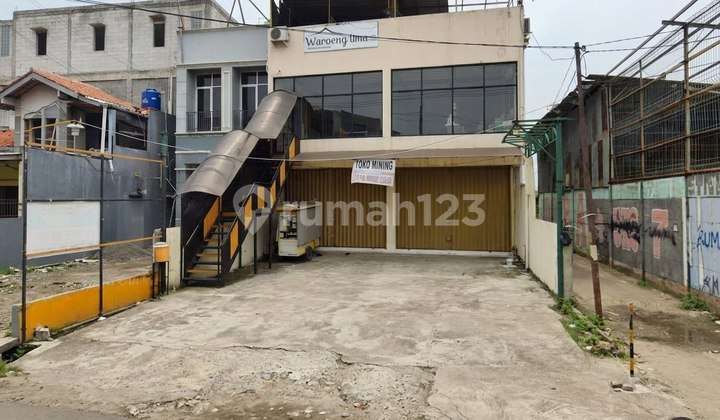 Strategic 2-Story Commercial Shop House in Meruyung Limo, Depok Strategic 2-Story Commercial Shop House in Meruyung Limo, Depok