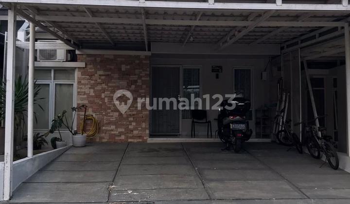 Ready-to-occupy flood-free house near toll road in Spring Garden Residence.