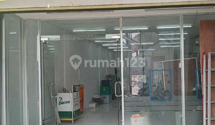 Commercial Shop House Near Station and Toll Road in Pahlawan Revolusi, East Jakarta Commercial Shop House Near Station and Toll Road in Pahlawan Revolusi, East Jakarta
