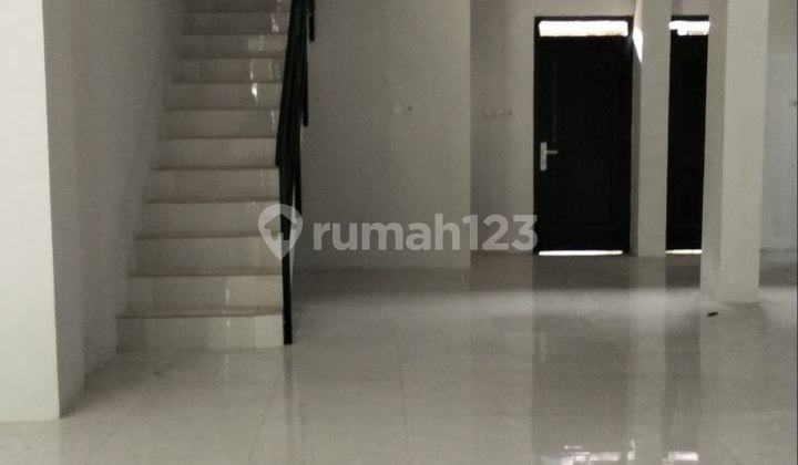 Strategic Commercial Shophouse Ready for Business in Jagakarsa, South Jakarta 2