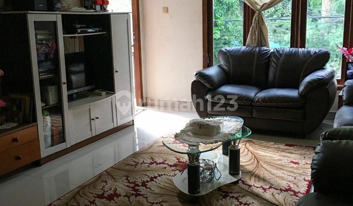 Beautiful House at Affordable Price in Front of Samsat, Central Depok 2