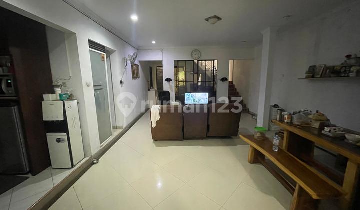 Rumah Cantik Dikawasan Elit Jagakarsa Cipedak Jakarta Selatan