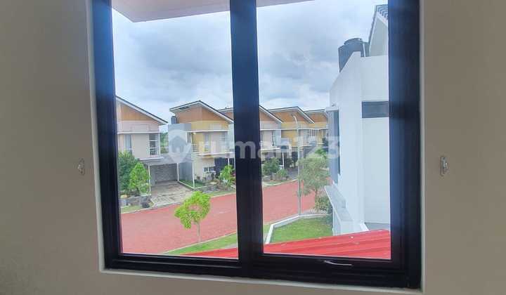 Disewakan Rumah Bagus Siap Huni Samping Danau di Cluster Lavesh 2