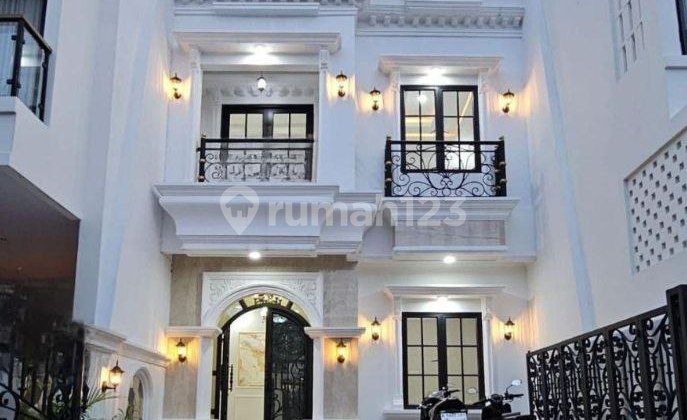 Rumah Design Eropa Dekat Lapangan Golf Matoa Jagakarsa Jaksel