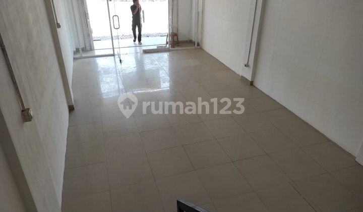Busy Commercial Shophouse !!! Strategically Located on Jalan Raya Perumnas Klender Busy Commercial Shophouse !!! Strategically Located on Jalan Raya Perumnas Klender