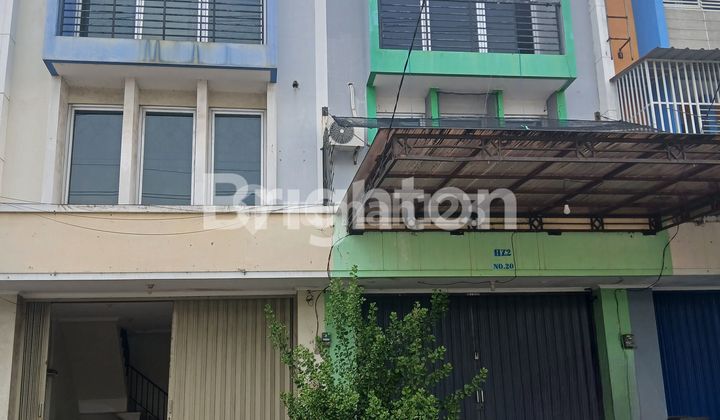 3-STORY SHOPHOUSE 5 x 18 m2 READY TO USE, SUITABLE FOR LOGISTICS BUSINESS, OFFICE IN HARAPAN INDAH CITY BEKASI NEAR CAKUNG TOLL ROAD AND TARUMANEGARA TOLL ROAD