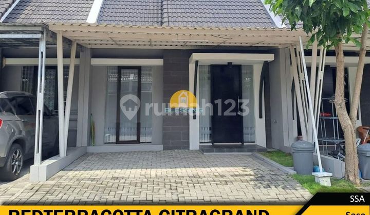 For rent and sale, furnished house in Citragrand. 1