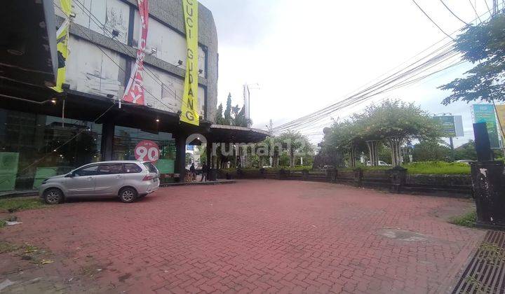 Bangunan Gedung 3 Lantai Area Komersil Di Depok Sleman Yogyakarta