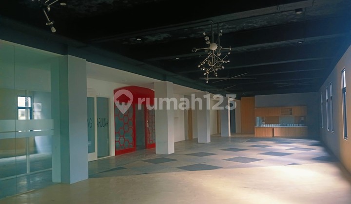 Business Space 3.5 Floors Building for Rent in Jetis, Central Yogyakarta City