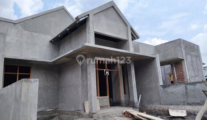 Rumah 1 Lantai Proses Finishing Di Kawasan Pemukiman Di Purwomartani Sleman Yogyakarta 2