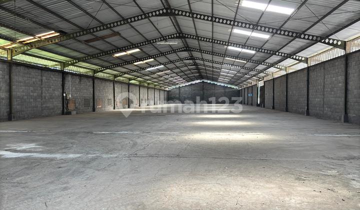 Large Capacity Warehouse Wide Road Tronton Maneuver In Berbah Sleman Yogyakarta