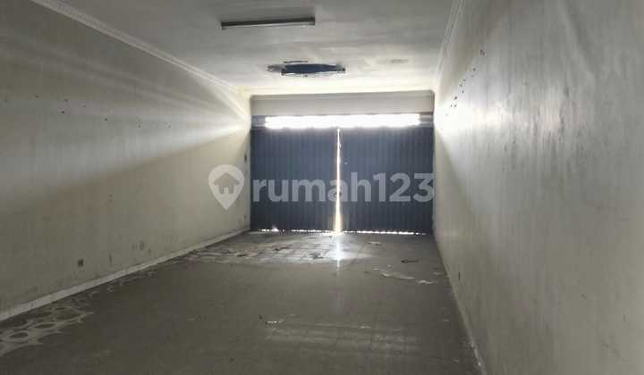 Strategic Shop House on the Side of Main Road in Nitikan Umbulharjo, Yogyakarta City 2