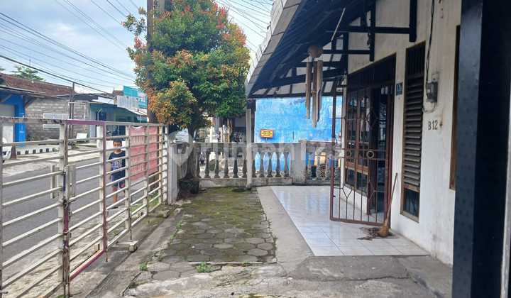 Roadside House Suitable for Business, Office on Main Road in Condong Catur Depok Sleman Yogyakarta 2