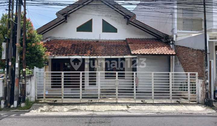 Rumah Pinggir Jalan Cocok Buat Usaha , Kantor Pinggir Jalan Utama di Condong Catur Depok Sleman Yogyakarta