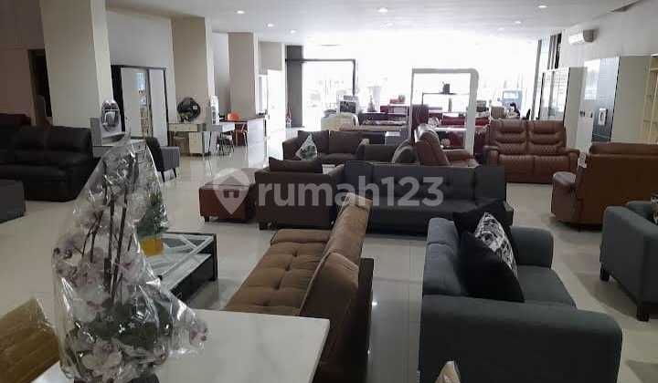 Large Commercial Building in the Center of Yogyakarta City Large Commercial Building in the Center of Yogyakarta City