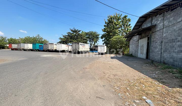 Large Capacity Warehouse Wide Road Tronton Maneuver In Berbah Sleman Yogyakarta