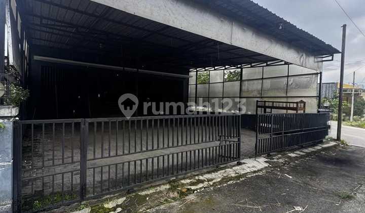 Ready-to-Use Shop House on Main Road in Prambanan, Sleman, Yogyakarta 2