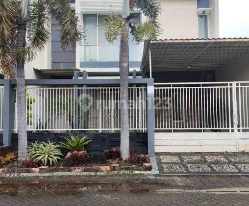 Rumah Terawat 2 Lantai di Pantai Mentari  1