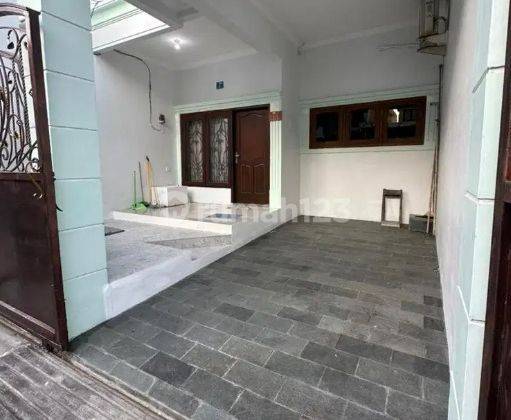 Rumah Like New di Pradah Permai Surabaya  2