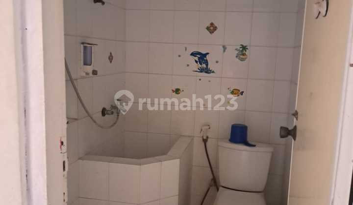 Well-Maintained Mulyosari 1.5 Story House for Rent Well-Maintained Mulyosari 1.5 Story House for Rent