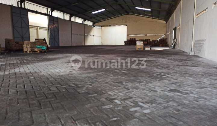 Gudang Margomulyo Permai Kondisi Lantai Paving Gudang Margomulyo Permai Kondisi Lantai Paving