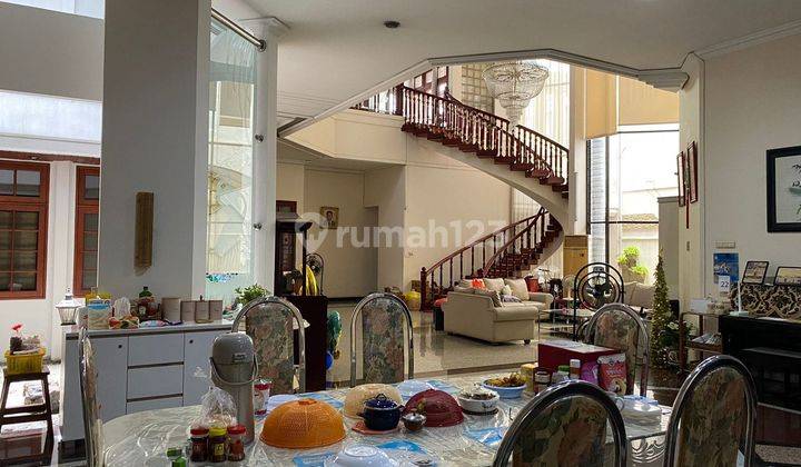 Dijual Rumah Megah 2,5 Lantai Pusat Kota Cempaka  1