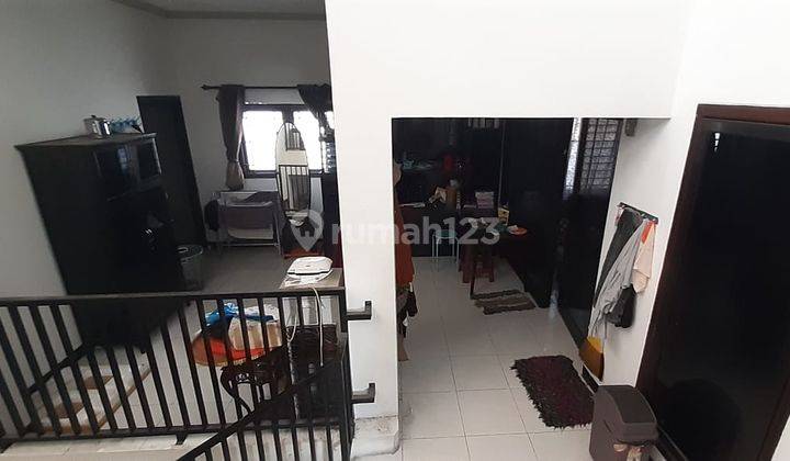 Rumah 3 Lantai Siap Huni Terawat di Manukan  2