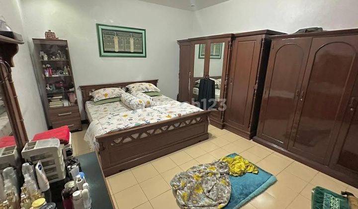 kamar tidur rumah full furnished wisma menanggal