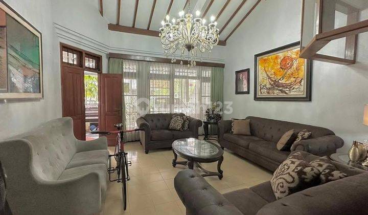ruang tamu rumah full furnished wisma menanggal
