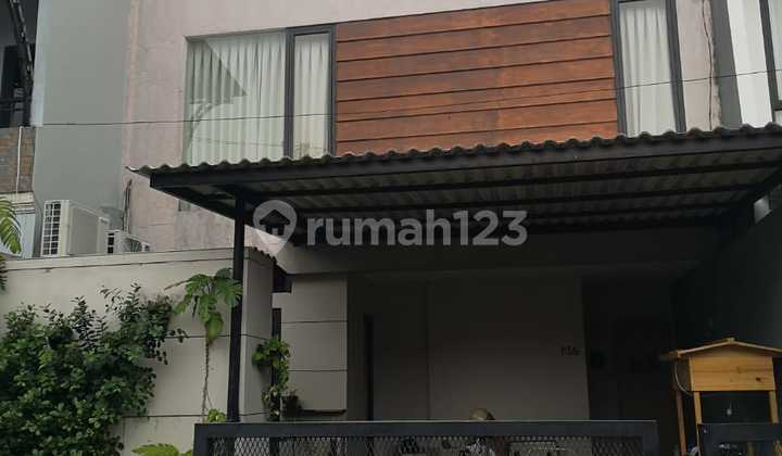 Rumah Terawat 2 Lantai Pakuwon City Jual
