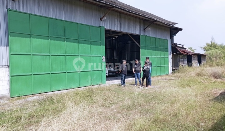 GUDANG RAYA KEDAMEAN AKSES KONTAINER