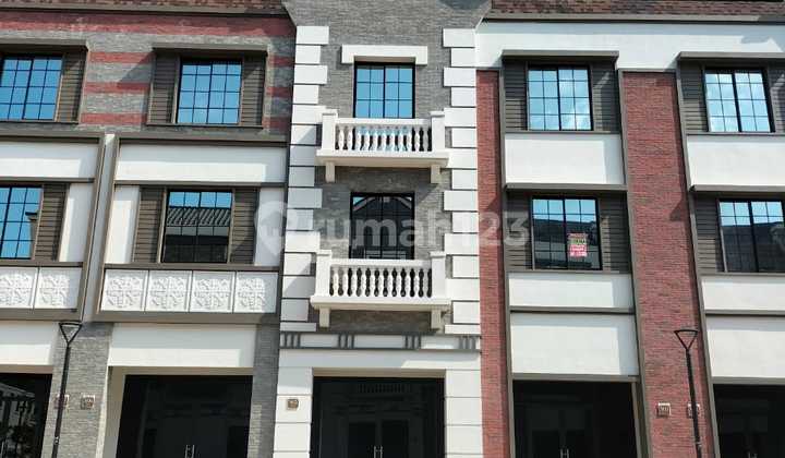 Disewakan Ruko Strategis Bagus 3  Lantai