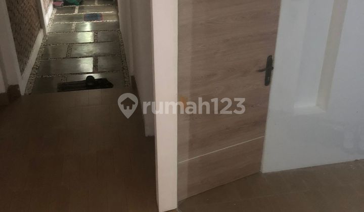 Dijual Cepat Rumah 2,5 Lantai Bagus Luas Prospek Bisnis Kos-Kos