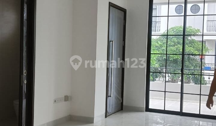 Disewakan Brand New Rumah View Taman Bagus  2