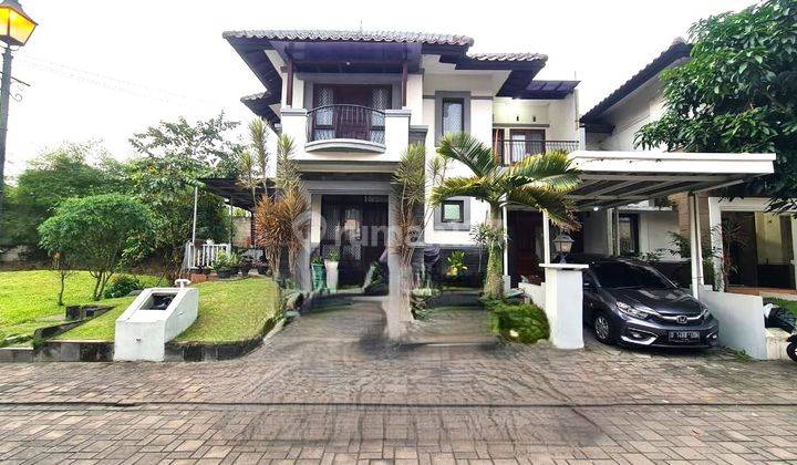 Rumah 2 Lantai Bagus Furnished di Kota Baru Parahyangan, Bandung 1