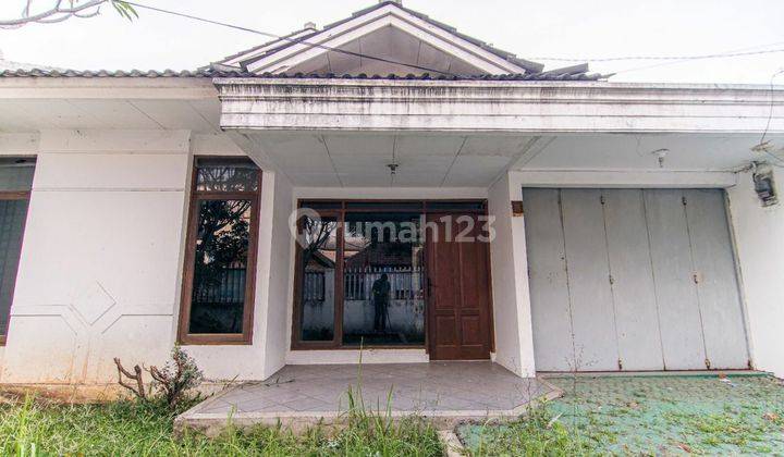 Rumah Lama 1,5 Lantai Yang Terawat Siap Untuk Dihuni 1