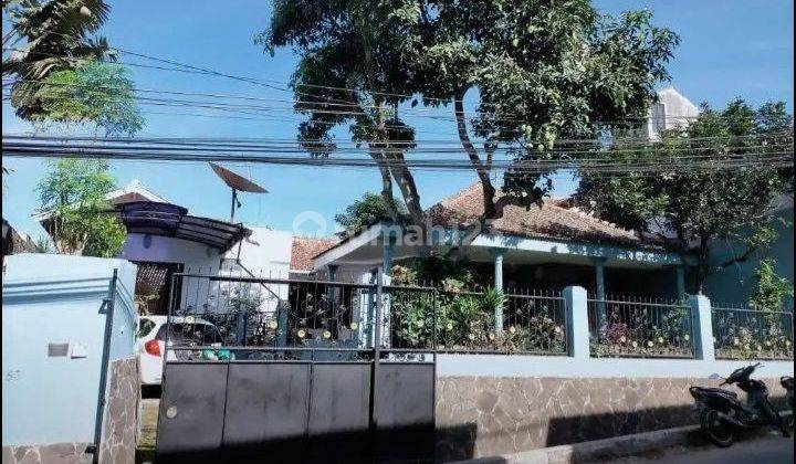 Di jual 2 rumah berdampingan,kost kostan dan rumah tingal 2