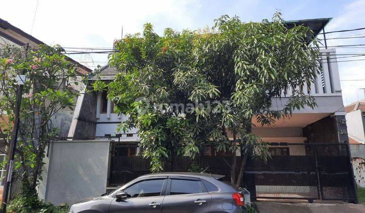 Jual segera rumah 2 lantai minimalis semi furnish siap Huni 1