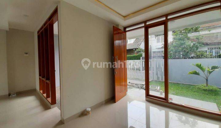 Jual rumah minimalis 2,5 lantai siap huni dalam komplek ligar 2