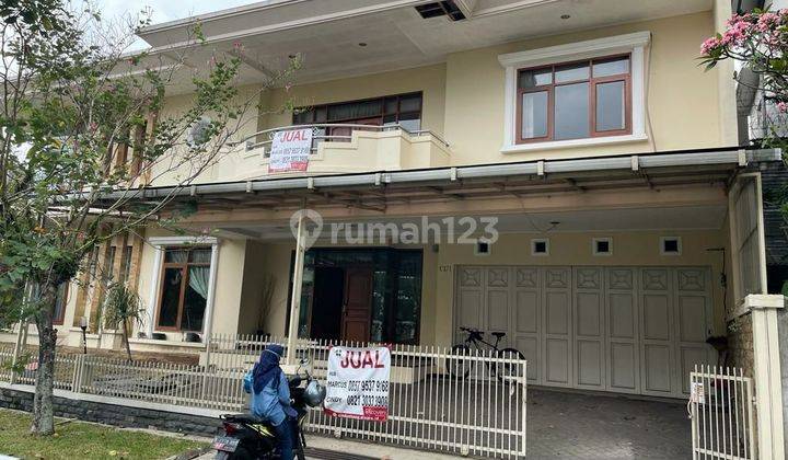 Jual rumah lokasi bagus 2 lantai dalam cluster paster 1