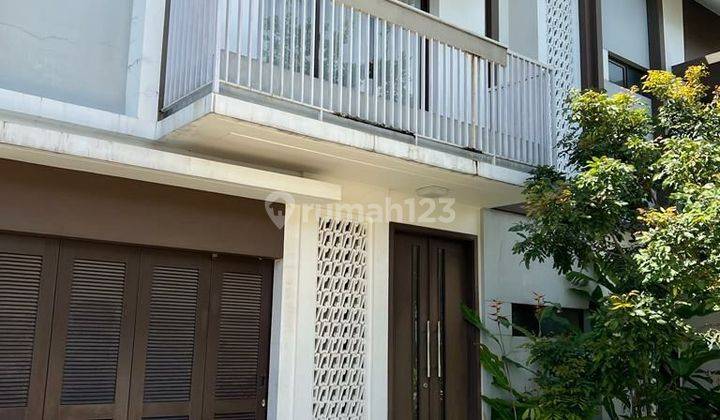 Jual rumah townhouse dalam komplek sumarecon 2